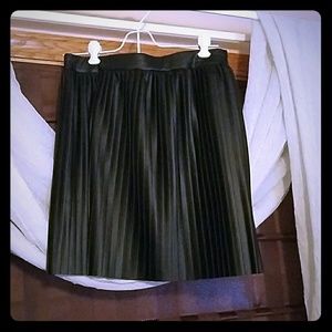 Pleated leather-look mini